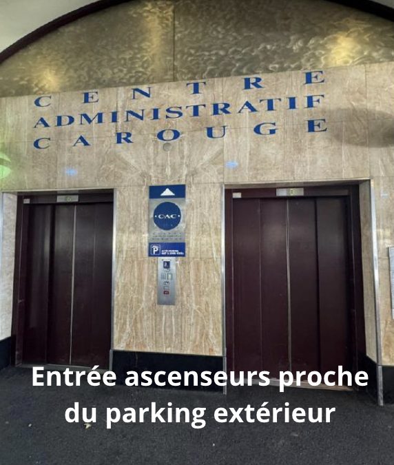Les ascenseurs du Centre administratif de Carouge, près du parking extérieur